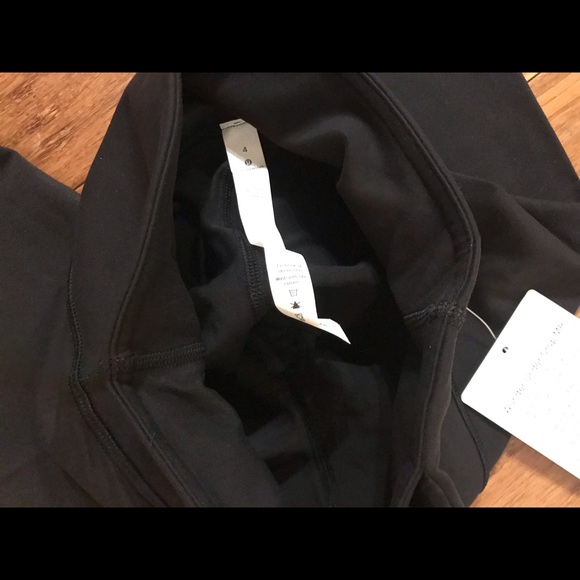 lululemon NWT Black wunder under crops mid rise 4 - Picture 3 of 7